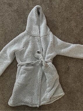 aerie Light Gray Sherpa Hooded Robe